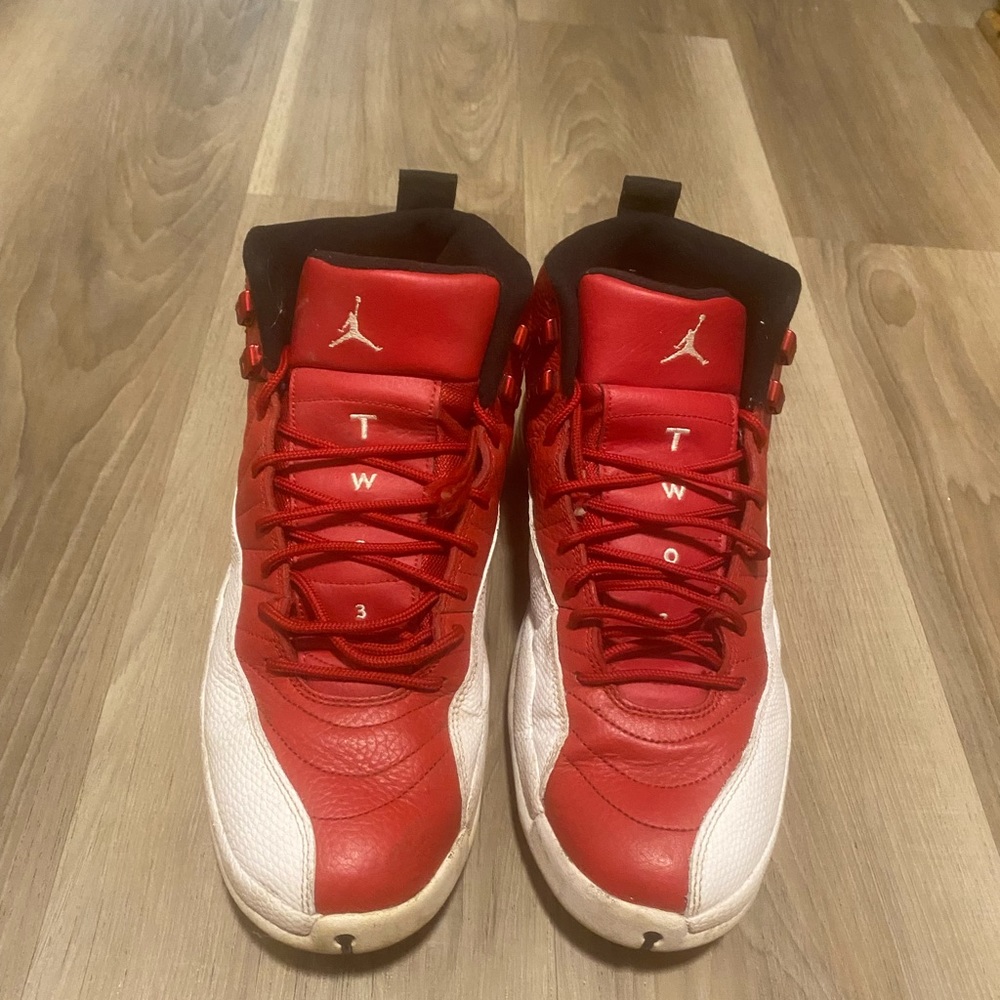 Just like New, rarely worn Jordan’s. Excellent condition